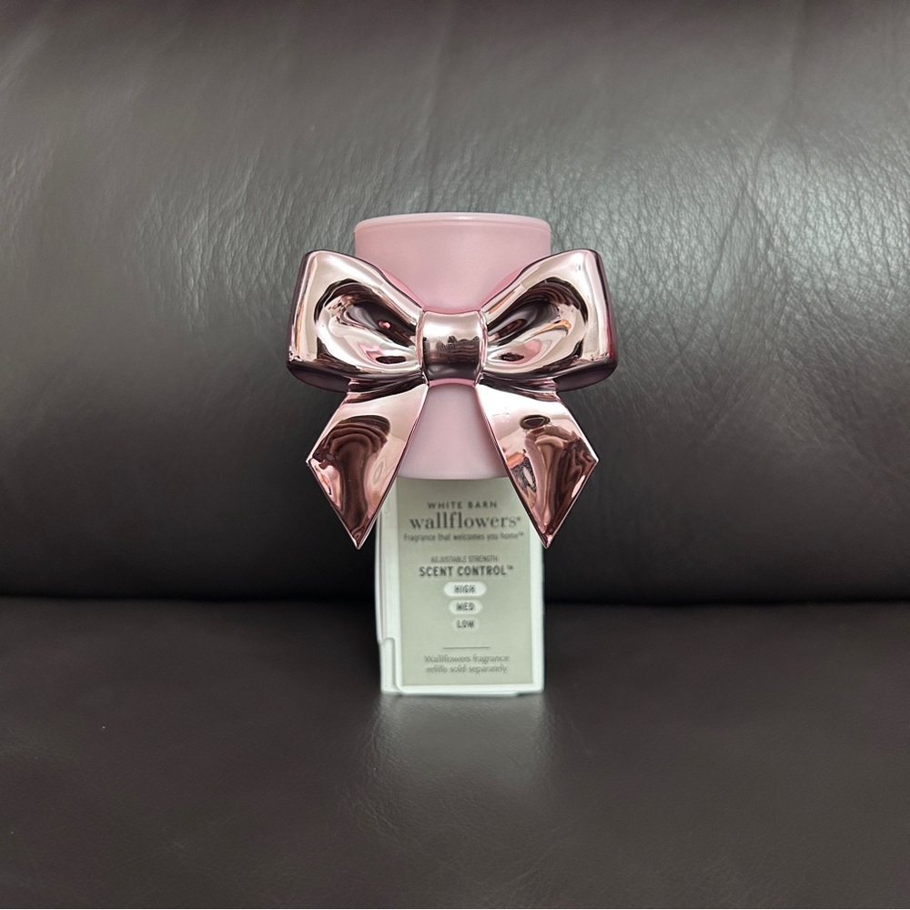 Bath&Body Works Pink Bow Wallflower Plug In NWT - Picture 2 of 2